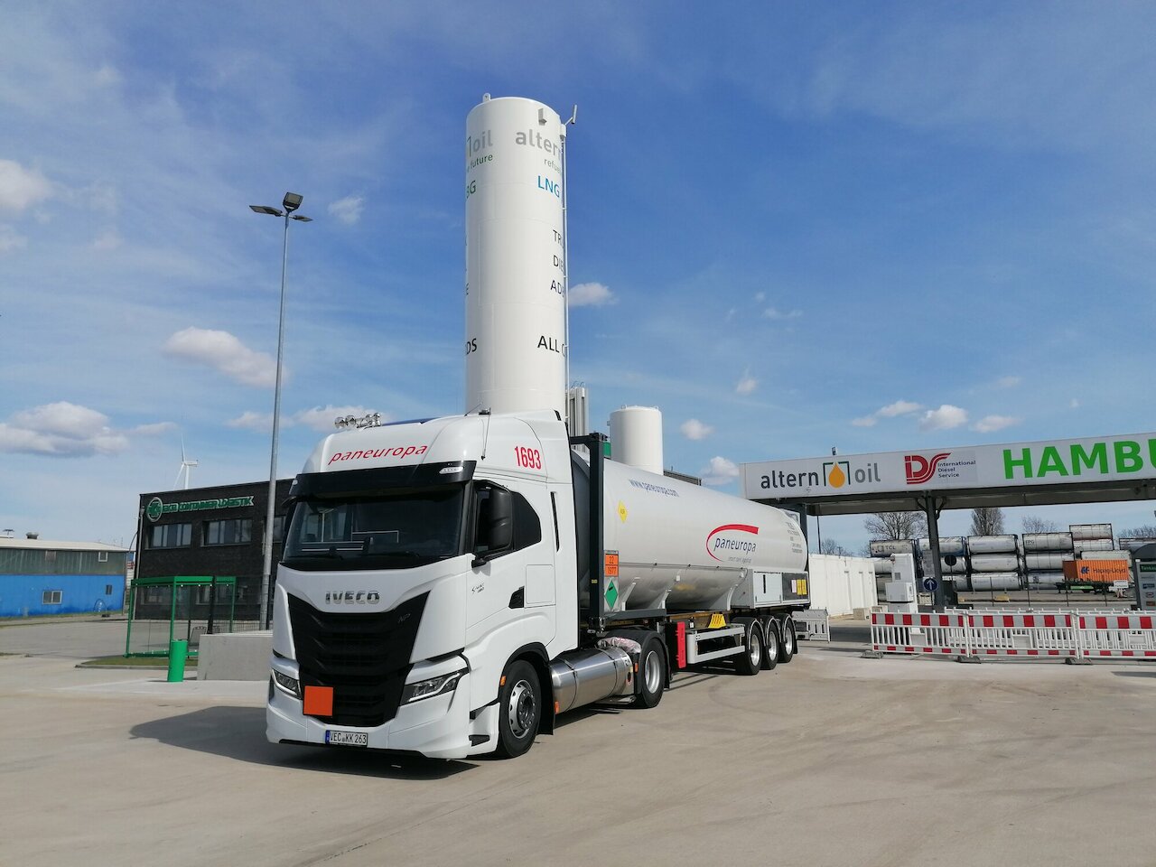 REEFUEL Bio-LNG Tankstelle in Hamburg eröffnet Image 2
