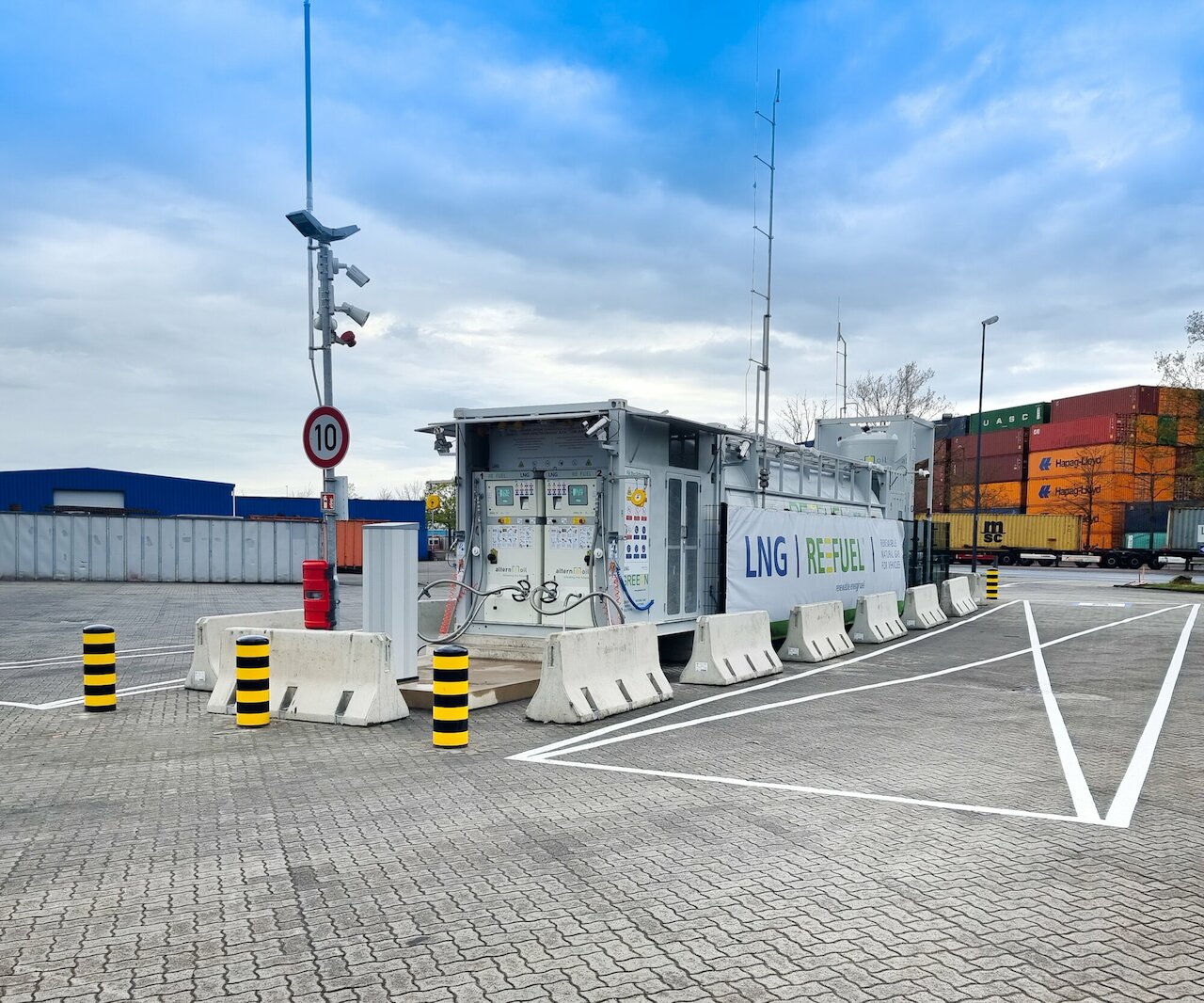 REEFUEL Bio-LNG filling station Bremen opened Image 1