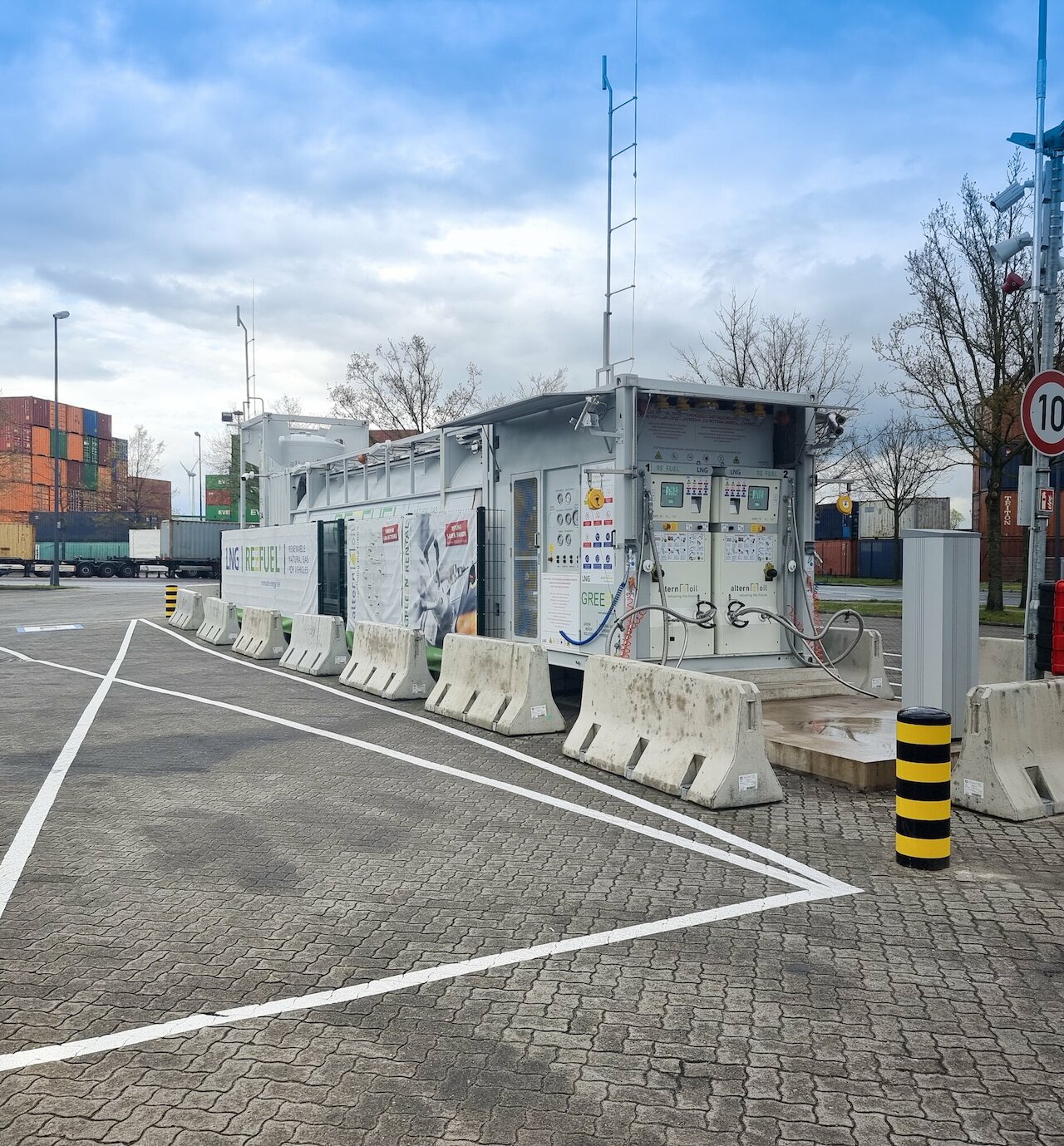 REEFUEL Bio-LNG filling station Bremen opened Image 2