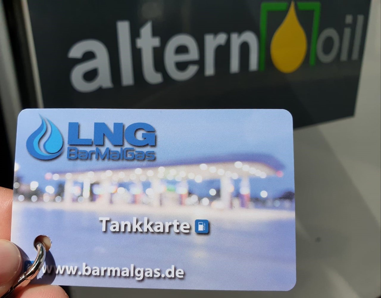 Now also fill up with the BarMalGas customer card