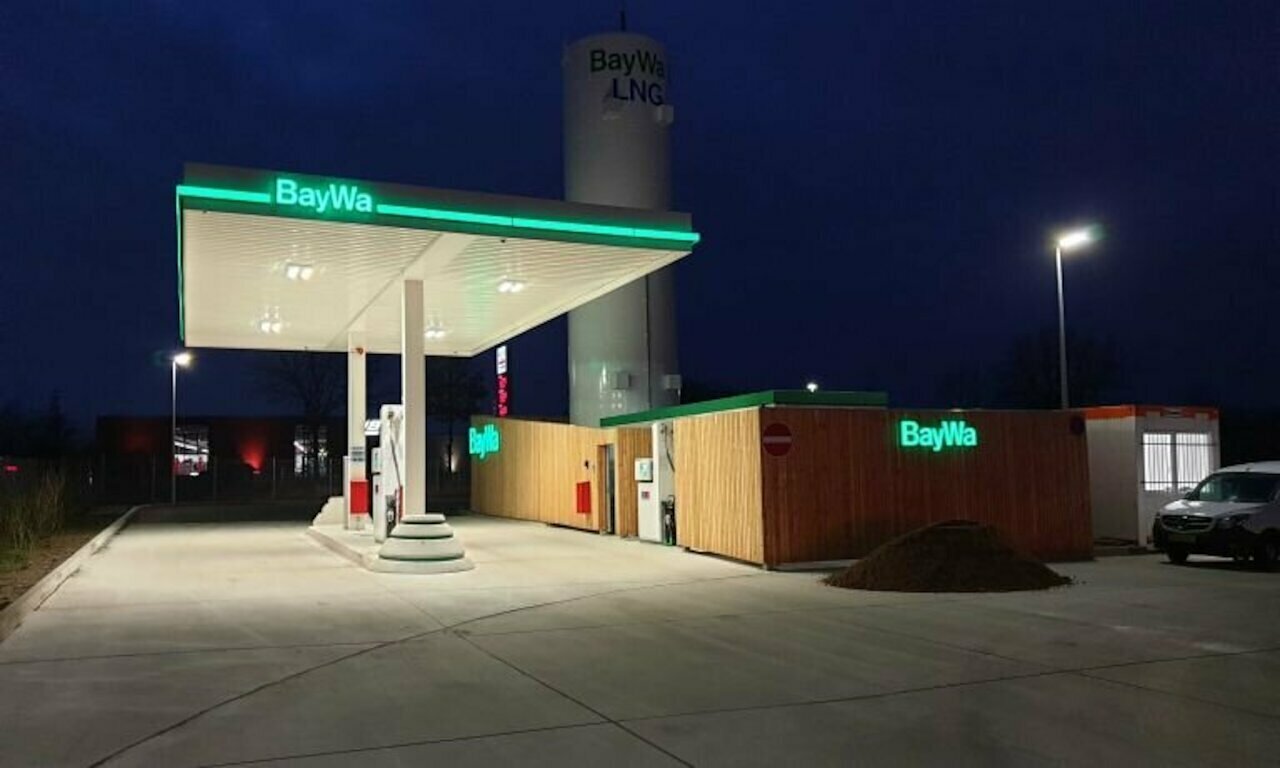 LNG filling station in Berg