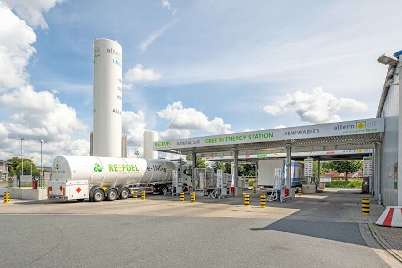 Maintenance work REEFUEL LNG filling station Image 1